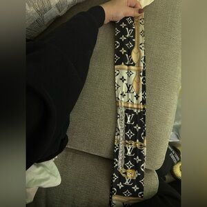 Louis Vuitton Luggage Bandeau